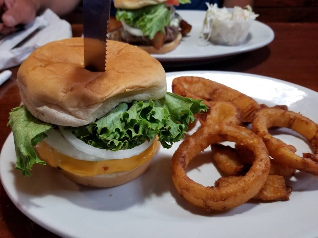 Chiefs Bar and Grill | restaurant | 1600 Crosstown Ave, Silvis, IL 61282, USA | 3092811189 OR +1 309-281-1189