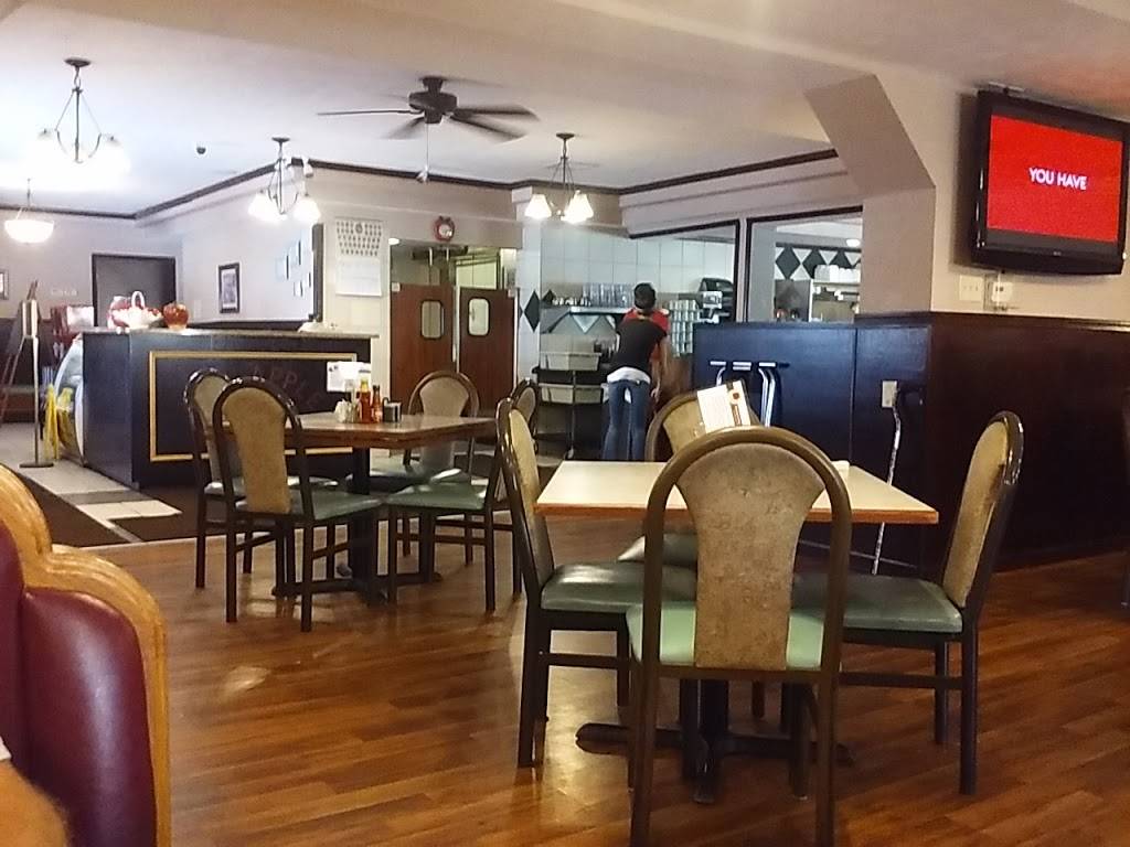 Red Apple Family Restaurant | restaurant | 2625 N Center St, Maryville, IL 62062, USA | 6183458767 OR +1 618-345-8767