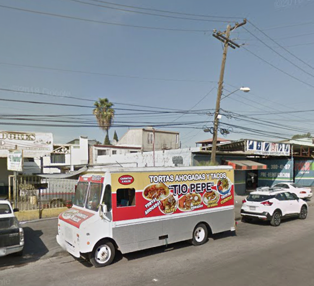Tacos Y Tortas Ahogadas "El Tio Pepe" | restaurant | Licenciado José López Portillo Poniente 1461A, Xicotencatlleyva II, 22660 Tijuana, B.C., Mexico | 016643012356 OR +52 664 301 2356