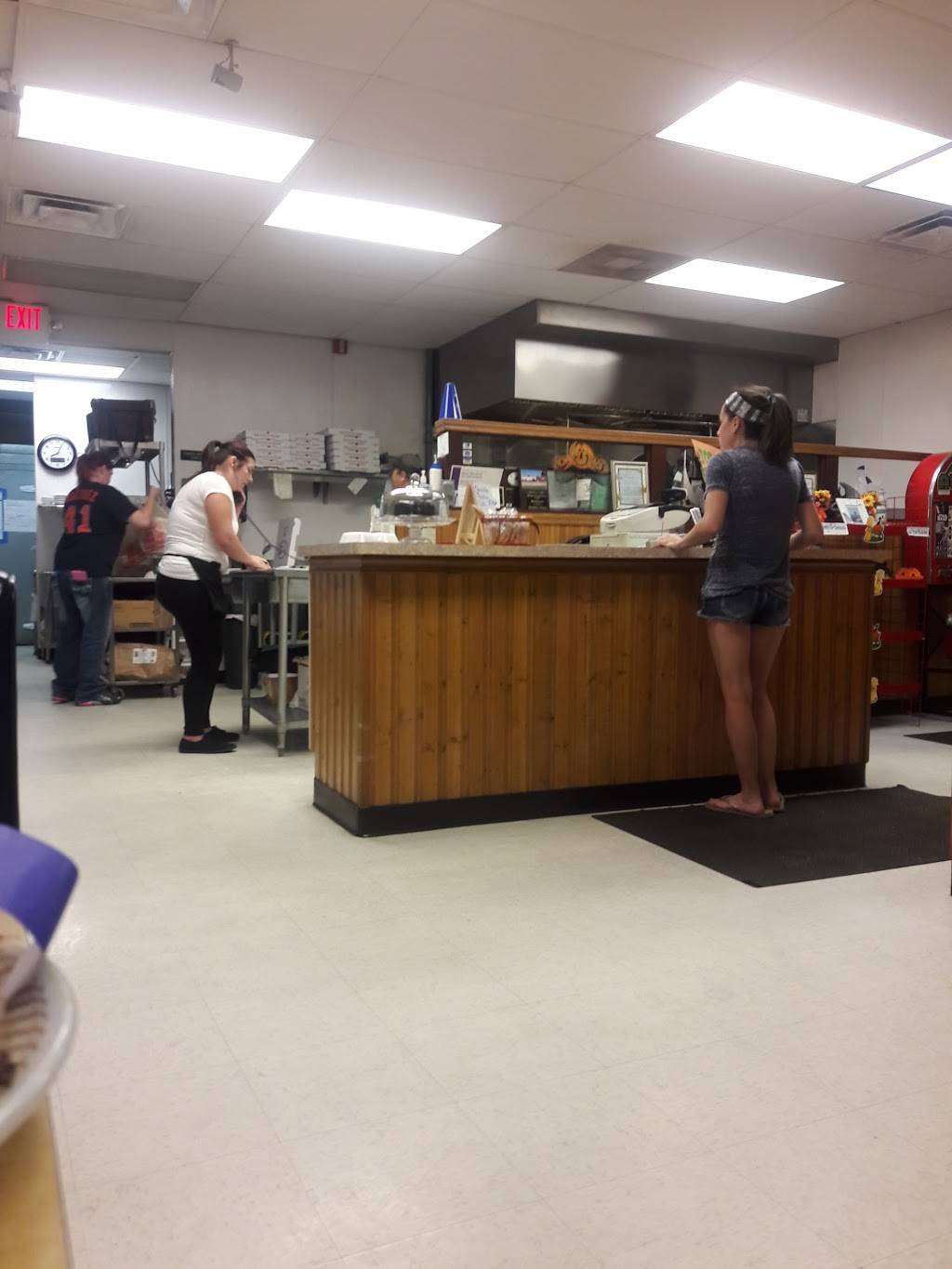 Glendas Pizza | restaurant | 13938 Middle Gibraltar Rd, Rockwood, MI 48173, USA | 7346716000 OR +1 734-671-6000