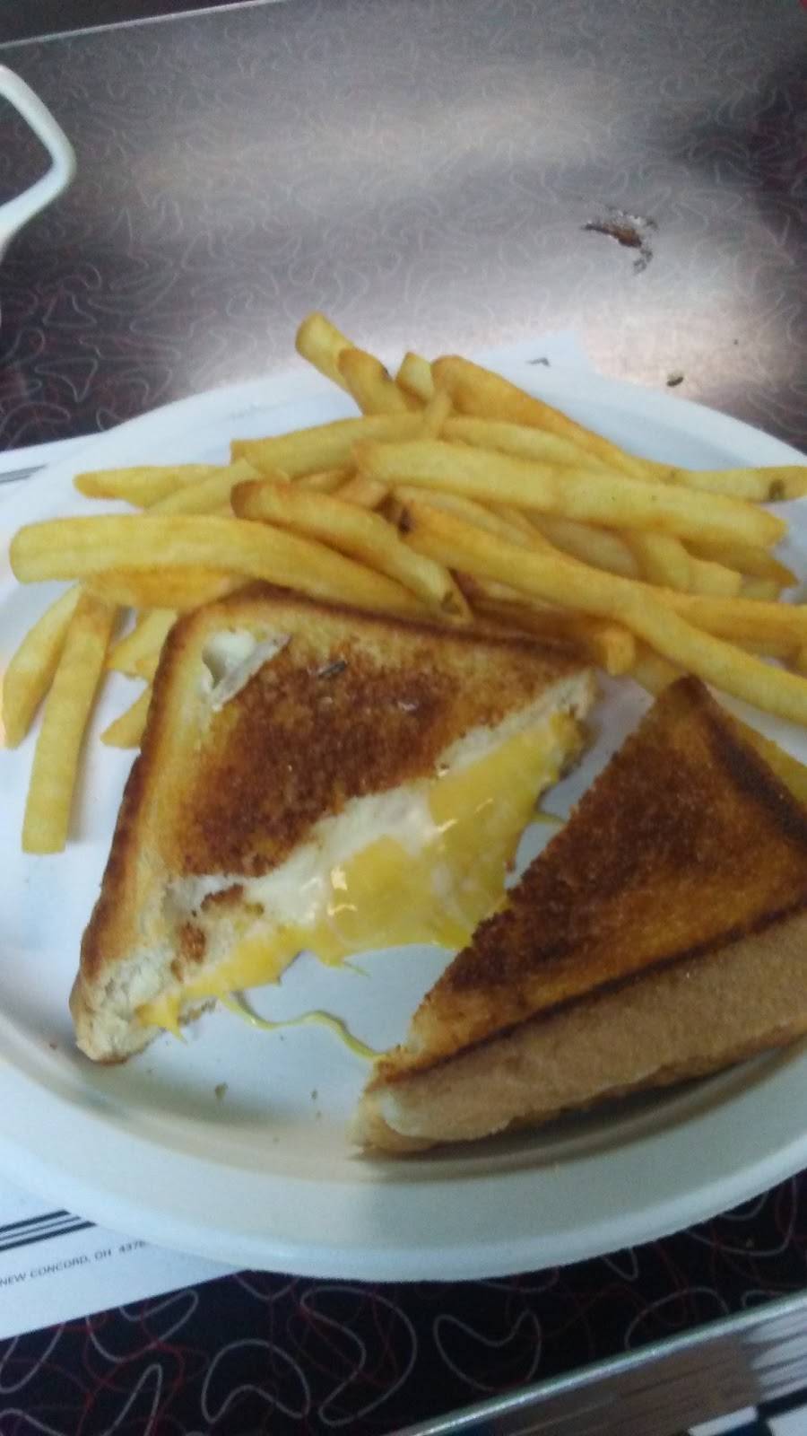 Sandy Sues Silver Diner | restaurant | 26784 US-33, Rockbridge, OH 43149, USA | 7403855550 OR +1 740-385-5550