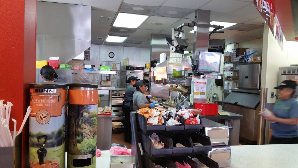 Del Taco | meal takeaway | 28082 The Old Rd, Valencia, CA 91355, USA | 6612941084 OR +1 661-294-1084