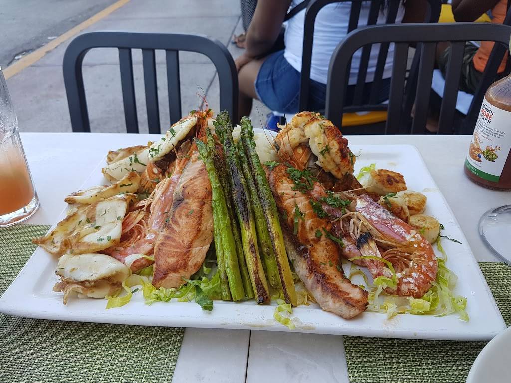 The Pelican Cafe | restaurant | 826 Ocean Dr, Miami Beach, FL 33139, USA | 3056731000 OR +1 305-673-1000