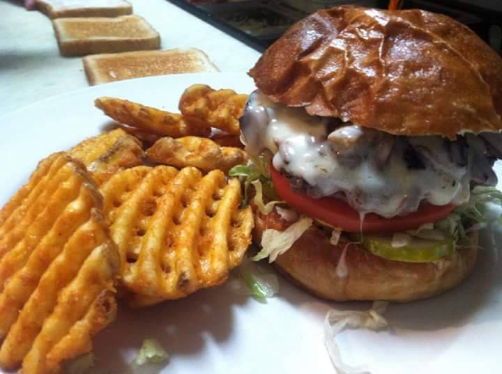 Crossroads Grill and Bar | restaurant | 154 S Main St, Leslie, MI 49251, USA | 5175895895 OR +1 517-589-5895