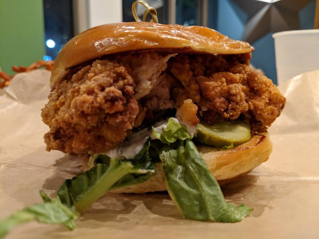 Big Buns Damn Good Burgers | restaurant | 4401 Wilson Blvd, Arlington, VA 22203, USA | 7032763032 OR +1 703-276-3032