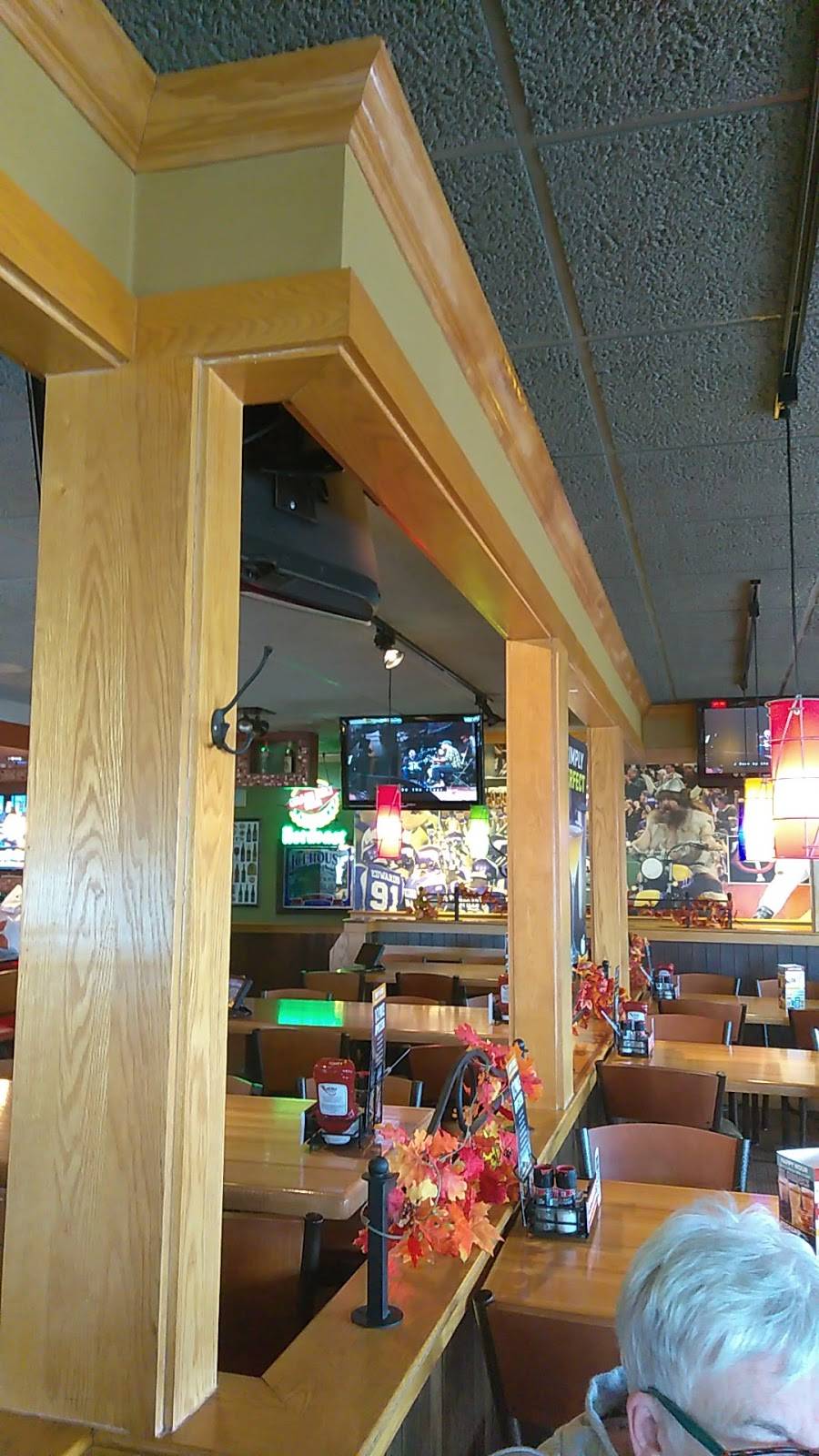 Applebees Grill + Bar | restaurant | 335 12th St SW, Forest Lake, MN 55025, USA | 6514646778 OR +1 651-464-6778