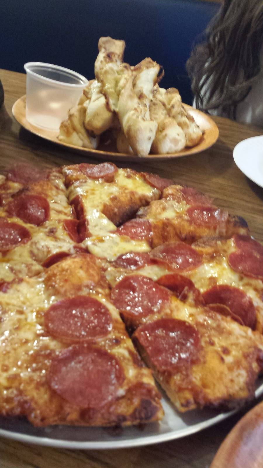 Round Table Pizza | meal delivery | 1138 W Henderson Ave, Porterville, CA 93257, USA | 5597813602 OR +1 559-781-3602