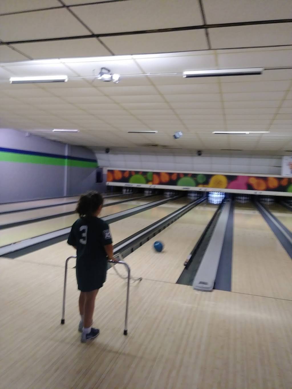 University Lanes | restaurant | 16653 E Michigan Ave, Albion, MI 49224, USA | 5173432005 OR +1 517-343-2005