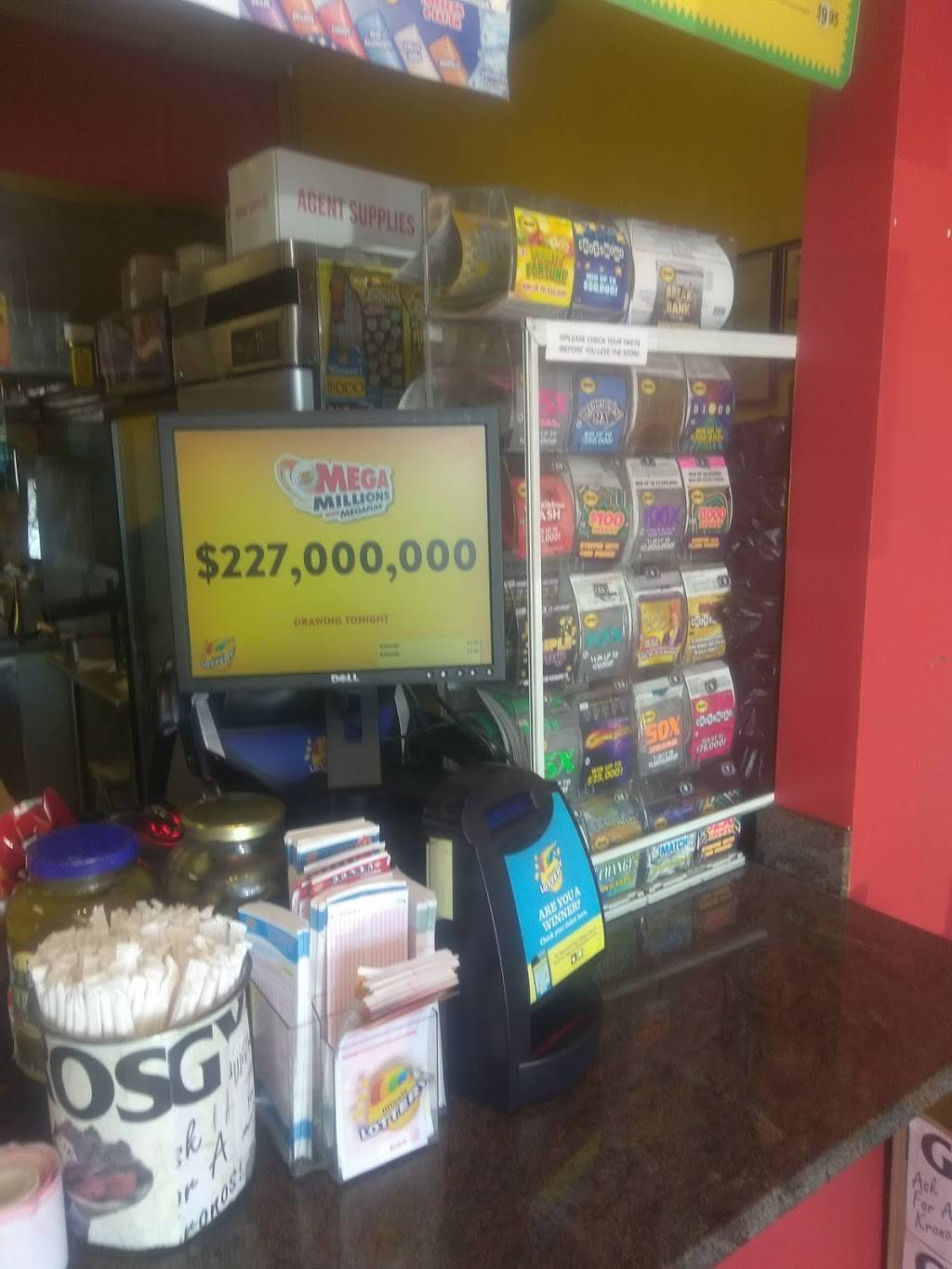 R J Sandwich Fish & Chicken | restaurant | 1938 E 95th St, Chicago, IL 60617, USA | 7737688870 OR +1 773-768-8870