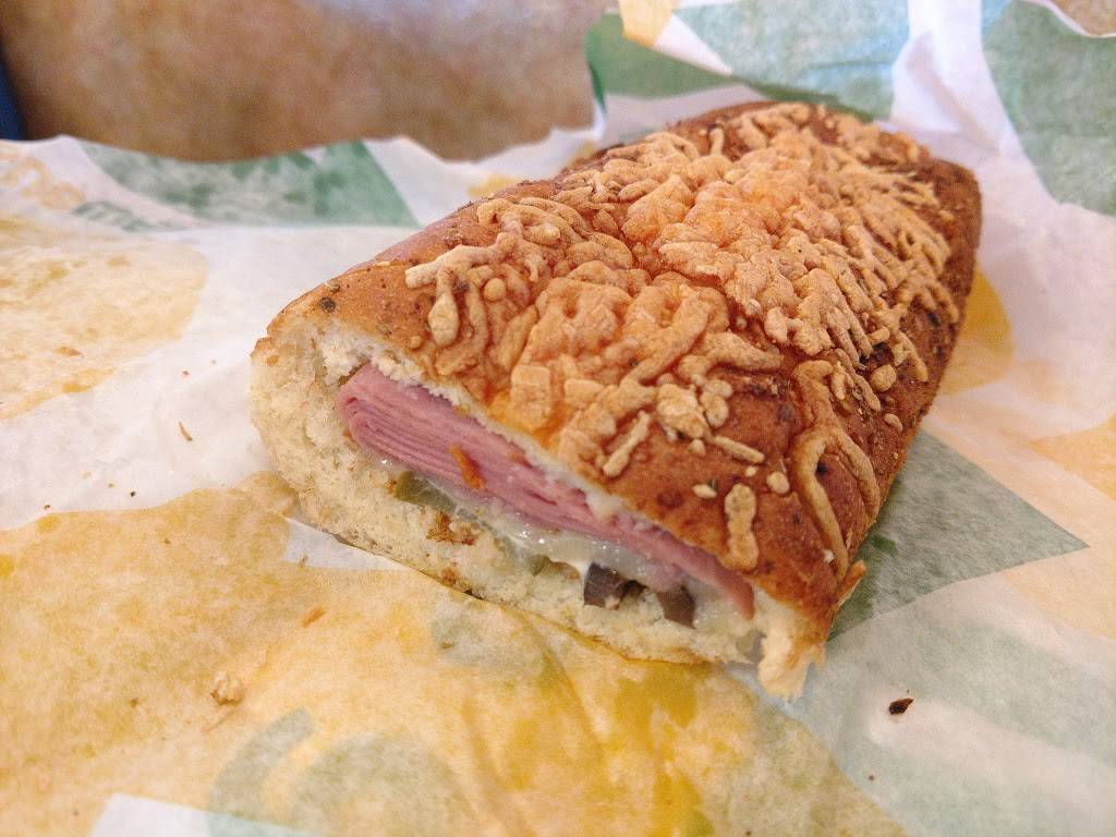 Subway | restaurant | 1704 S Main St, Lebanon, OR 97355, USA | 5412247806 OR +1 541-224-7806