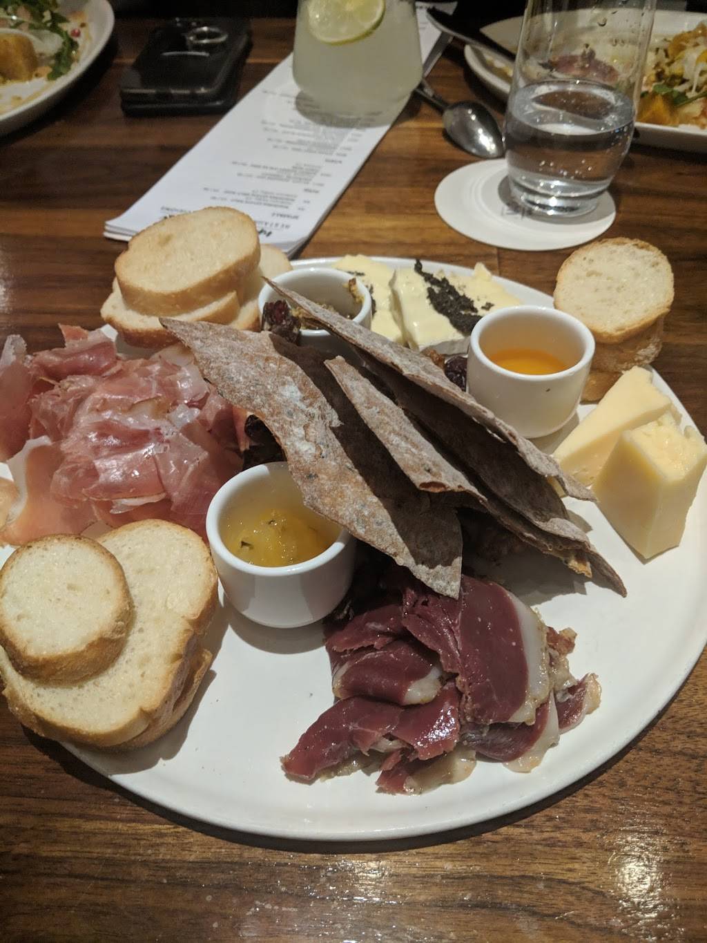 White and Wood | restaurant | 215 S Elm St, Greensboro, NC 27401, USA | 3366381216 OR +1 336-638-1216