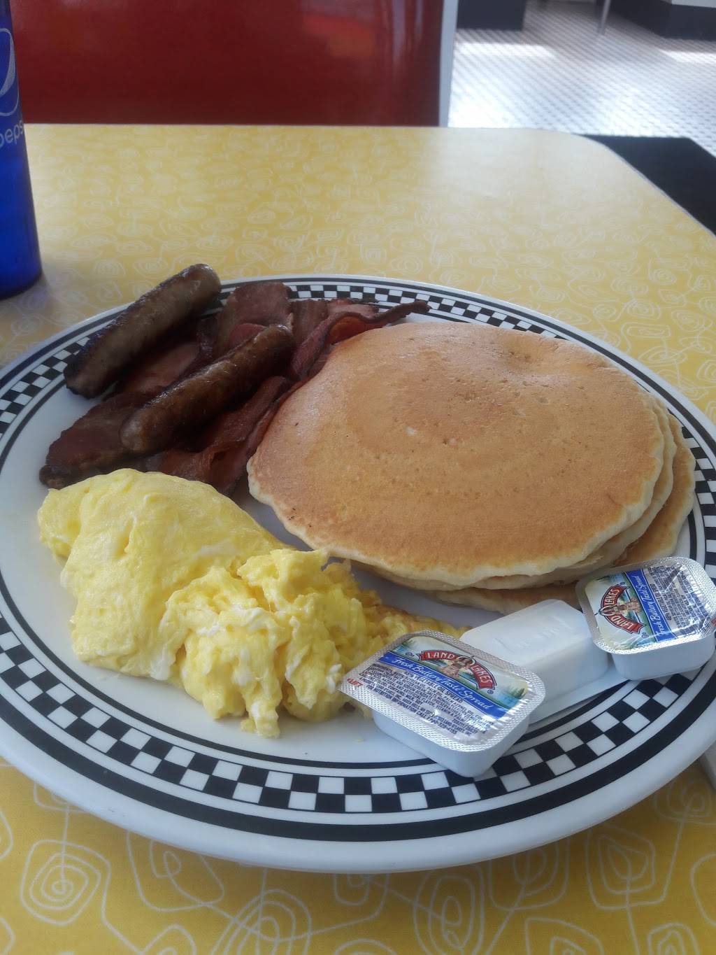 Nicky Ds Coney Island | restaurant | 20001 Eight Mile Rd, Detroit, MI 48219, USA | 3135335443 OR +1 313-533-5443