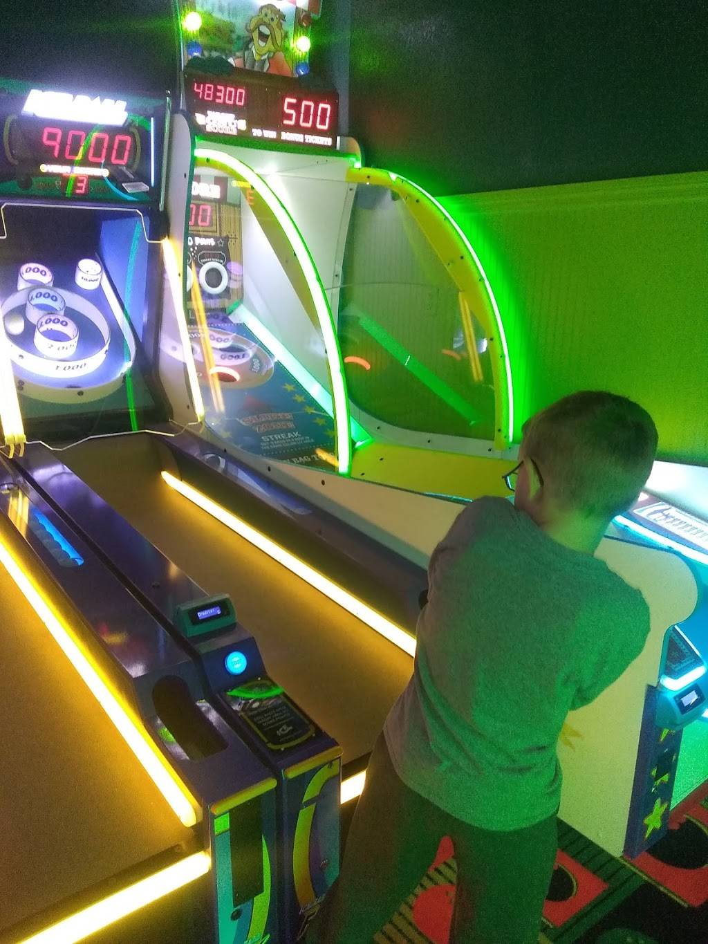 Manatee Lanes | restaurant | 7715 W Gulf to Lake Hwy, Crystal River, FL 34429, USA | 3527954546 OR +1 352-795-4546