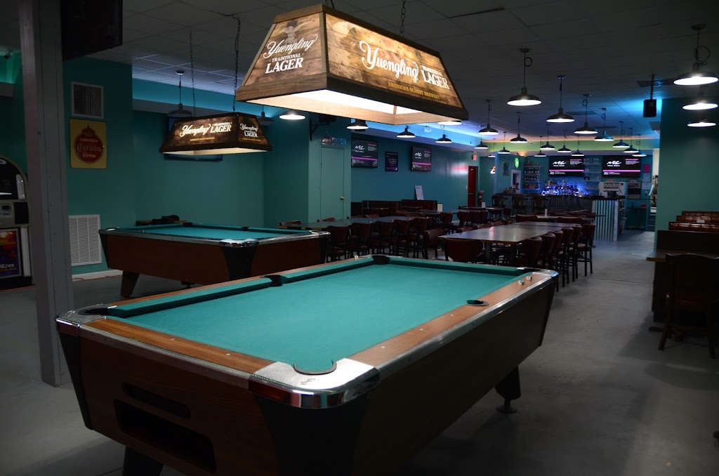 Family Lanes & Amusements | restaurant | 501 Longhorn Pass NW, Hartselle, AL 35640, USA | 2567733911 OR +1 256-773-3911