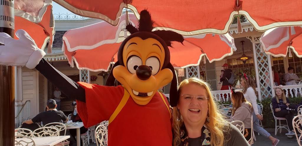 Minnie & Friends - Breakfast in the Park | restaurant | 1313 Harbor Blvd, Anaheim, CA 92802, USA | 7147813463 OR +1 714-781-3463