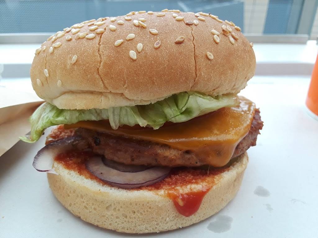 A&W Canada | restaurant | 5100 Erin Mills Pkwy, Mississauga, ON L5M 2Z5, Canada | 6474794803 OR +1 647-479-4803