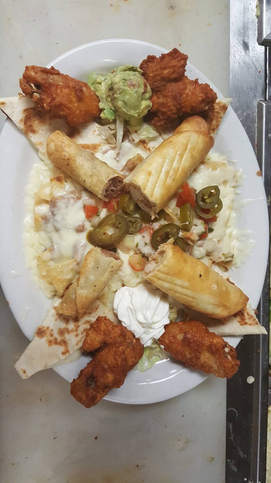 Las Cazuelitas | restaurant | 300 Oak St, Bakersfield, CA 93304, USA | 6616339745 OR +1 661-633-9745