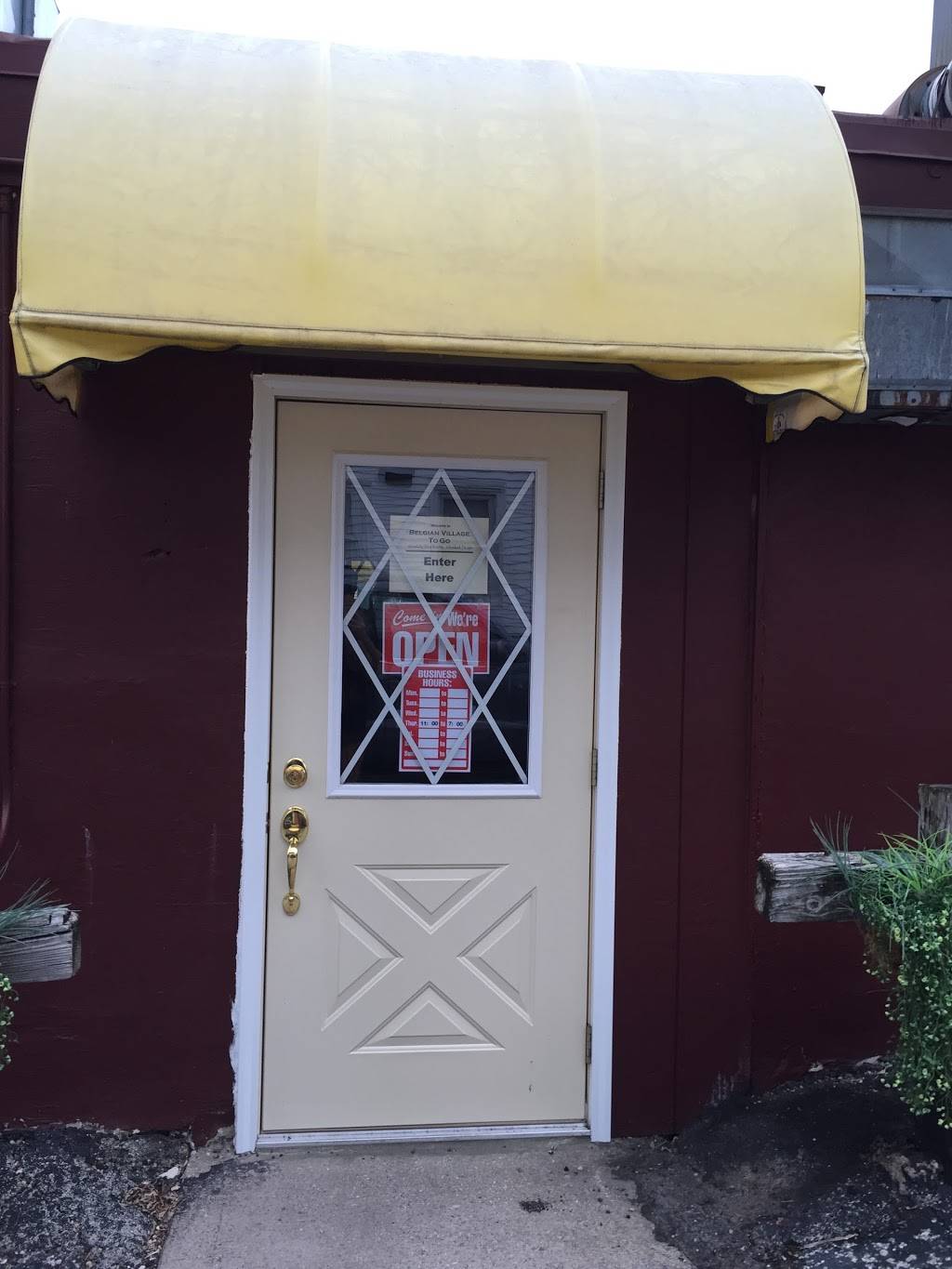 Belgian Village | restaurant | 560 17th Ave, Moline, IL 61265, USA | 3093739522 OR +1 309-373-9522