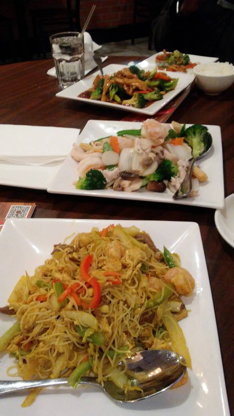 Young Chow Restaurant | restaurant | 420 23rd St S, Arlington, VA 22202, USA | 7038922566 OR +1 703-892-2566