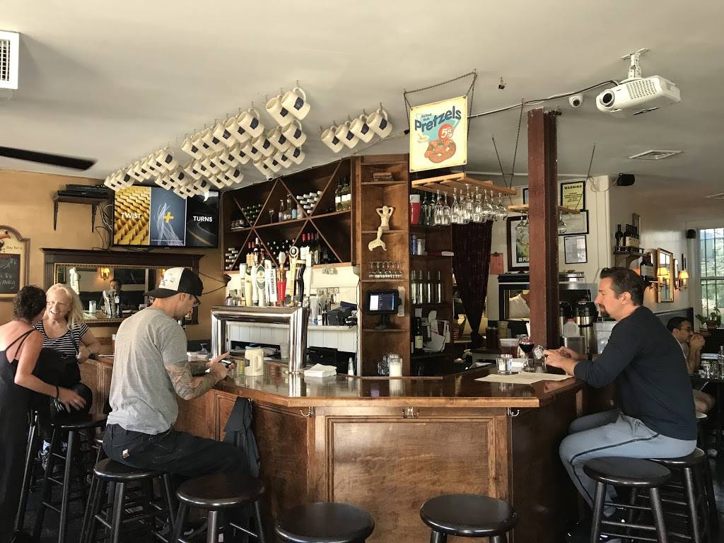 Hamiltons | restaurant | 2826 Fort Hamilton Pkwy, Brooklyn, NY 11218, USA | 7184380488 OR +1 718-438-0488