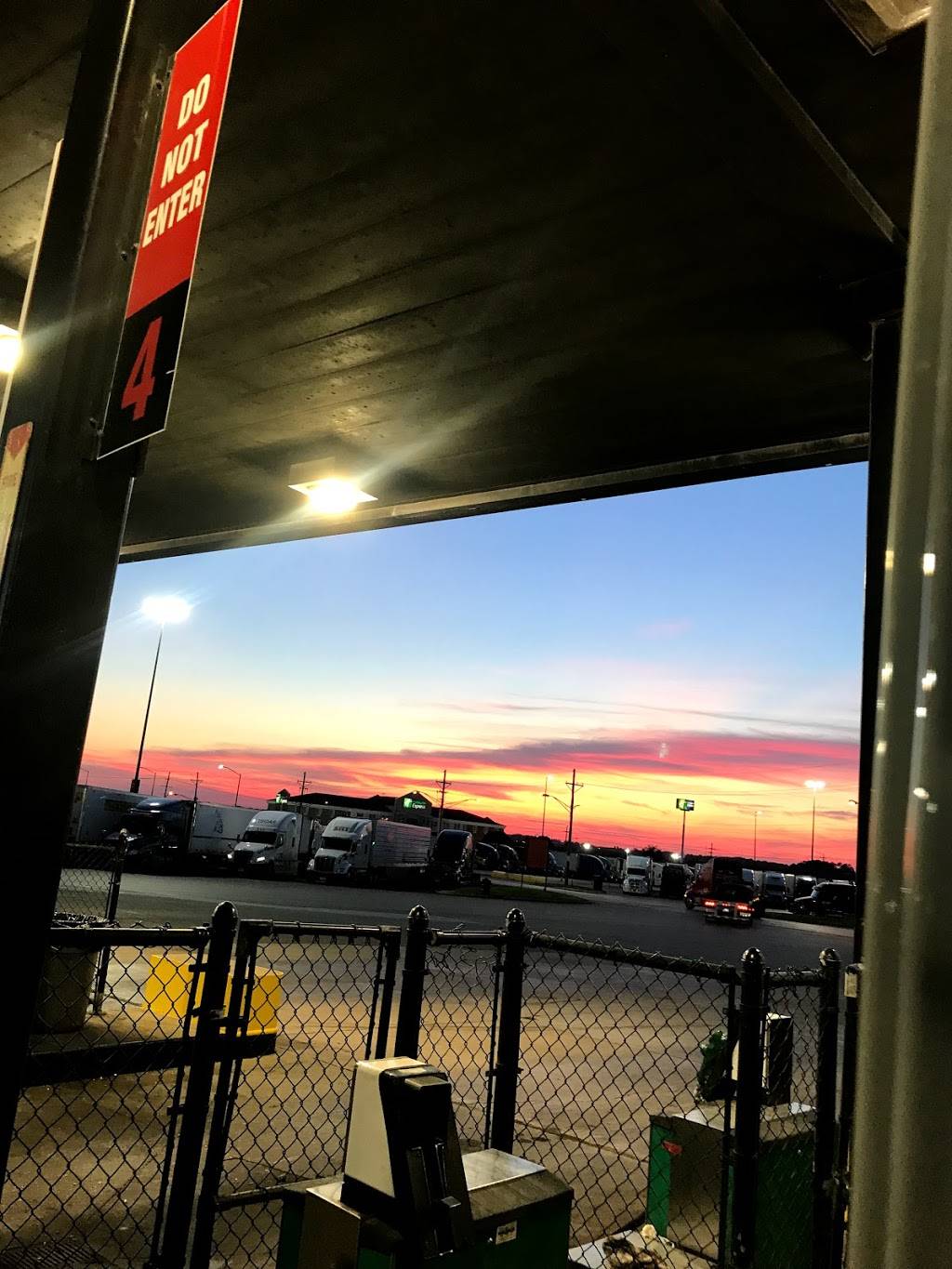 Petro Rochelle | restaurant | 900 Petro Rd, Rochelle, IL 61068, USA | 8155623716 OR +1 815-562-3716