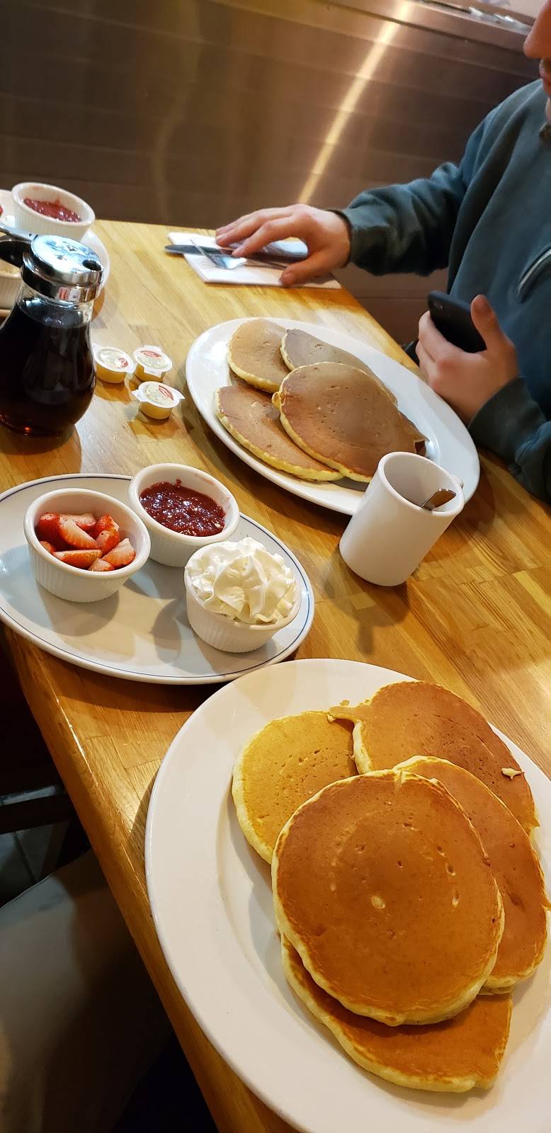 Sunset Grill | restaurant | 1602 Danforth Ave, Toronto, ON M4C 1H6, Canada | 4164660648 OR +1 416-466-0648