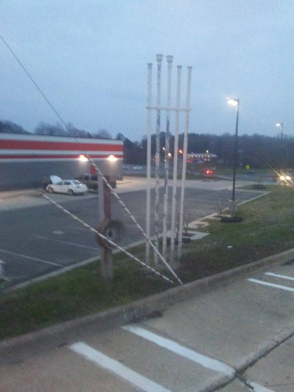 BP | restaurant | 450 E Main St, Louisa, VA 23093, USA | 5409670379 OR +1 540-967-0379