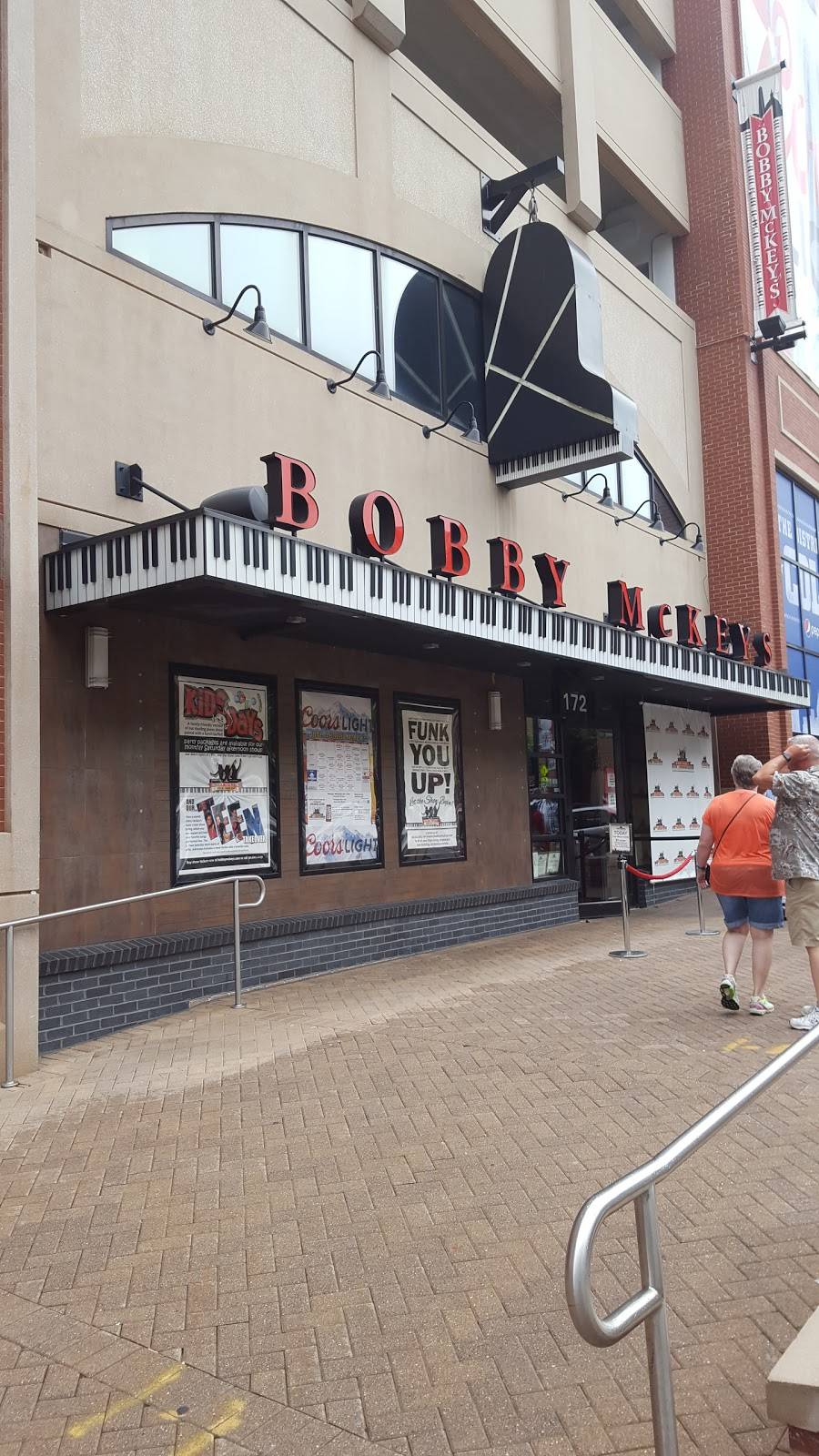 Bobby McKeys Dueling Piano Bar | night club | 172 Fleet St, National Harbor, MD 20745, USA | 3016022209 OR +1 301-602-2209