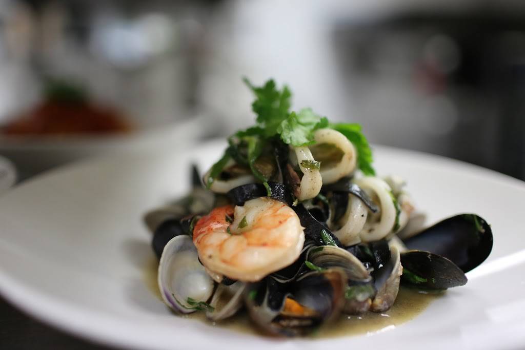 Piazza Bistro | restaurant | 94 George St, Oakville, ON L6J 1H6, Canada | 9056180255 OR +1 905-618-0255