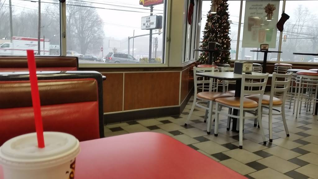 Hardees | restaurant | 889 Village Hwy, Rustburg, VA 24588, USA | 4343323800 OR +1 434-332-3800