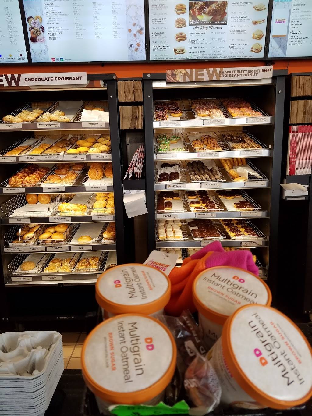 Dunkin | cafe | 892 S E Main St, East Dundee, IL 60118, USA | 8474287163 OR +1 847-428-7163