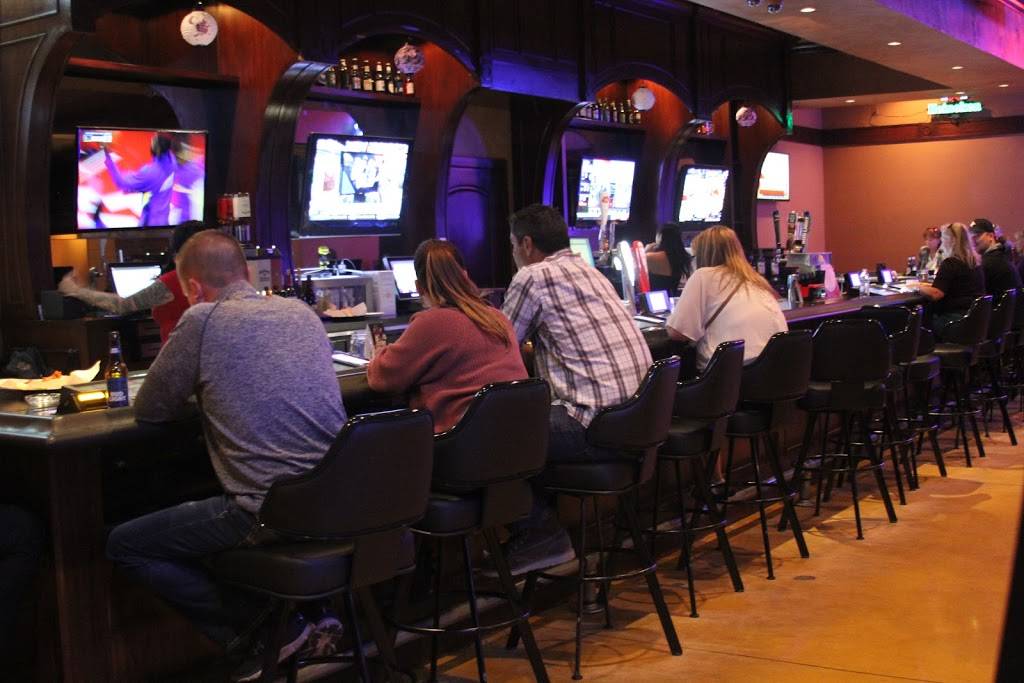 Bogeys West | restaurant | 3370 Novat St, Las Vegas, NV 89129, USA | 7022550806 OR +1 702-255-0806