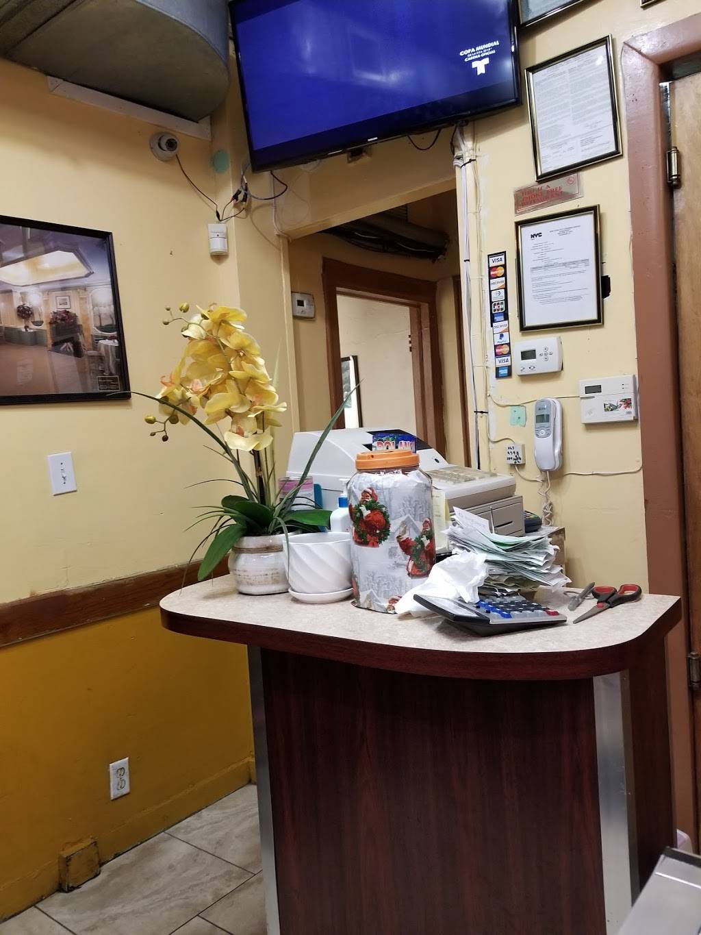 D Polancos | restaurant | 33-13 108th St, Corona, NY 11368, USA | 7185659598 OR +1 718-565-9598