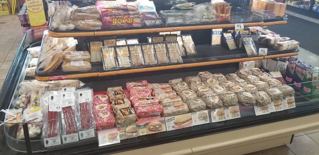 Holiday Stationstores | cafe | 501 N Bridge St, Chippewa Falls, WI 54729, USA | 7158615400 OR +1 715-861-5400