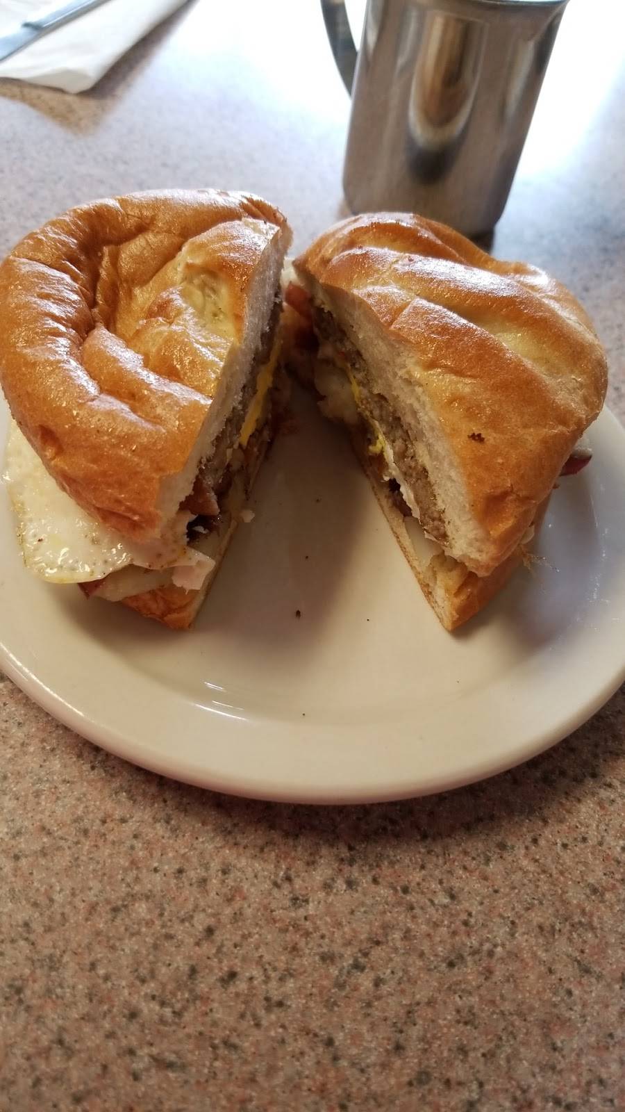 Fitzys | restaurant | 1250 Lawrence St, Lowell, MA 01852, USA | 9784589339 OR +1 978-458-9339