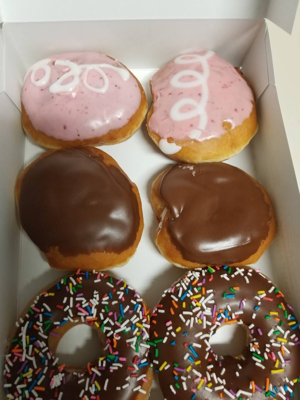 Krispy Kreme | bakery | 6072 Stage Rd, Bartlett, TN 38134, USA | 9013733802 OR +1 901-373-3802