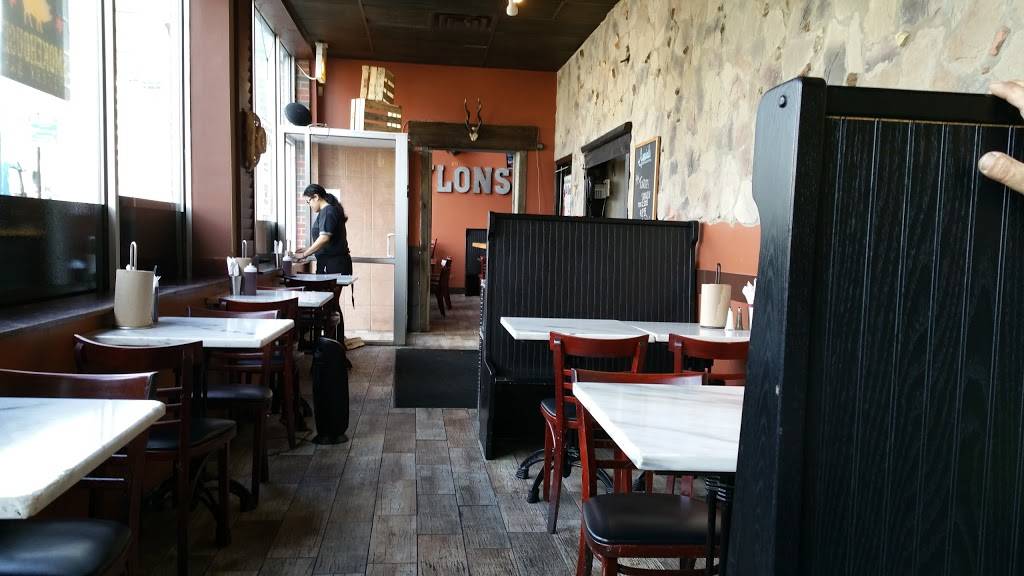 Windy City Bar | restaurant | 67 E Cermak Rd, Chicago, IL 60616, USA | 3127945901 OR +1 312-794-5901