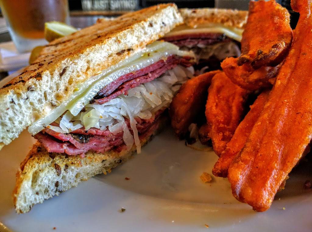 Ramparts Tavern & Grill | restaurant | 2605, 1700 Fern St, Alexandria, VA 22302, USA | 7039986616 OR +1 703-998-6616