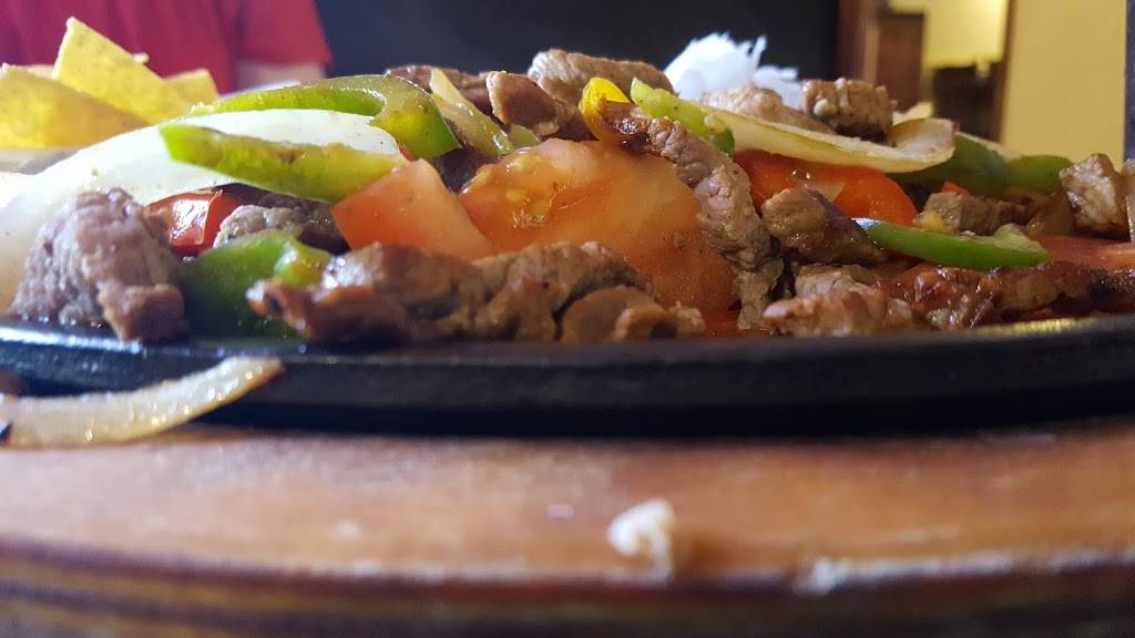 Los Compadres | restaurant | 2825 6th St SW, Cedar Rapids, IA 52404, USA | 3198261870 OR +1 319-826-1870