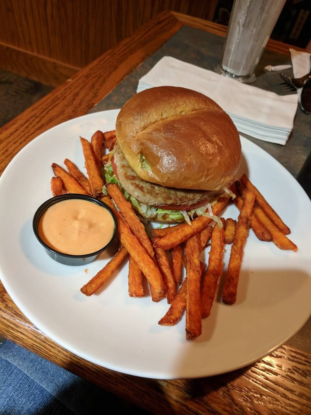 Ground Round | restaurant | 32 Smithfield Blvd, Plattsburgh, NY 12901, USA | 5185612897 OR +1 518-561-2897