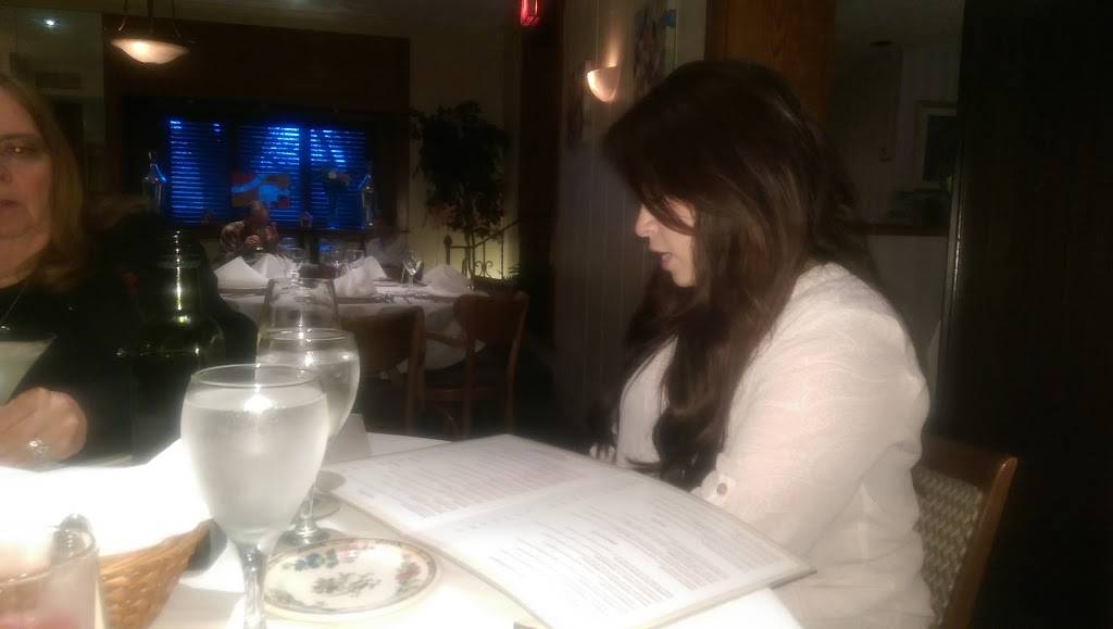 Marianaccis | restaurant | 24 Sherman St, Port Chester, NY 10573, USA | 9149393450 OR +1 914-939-3450