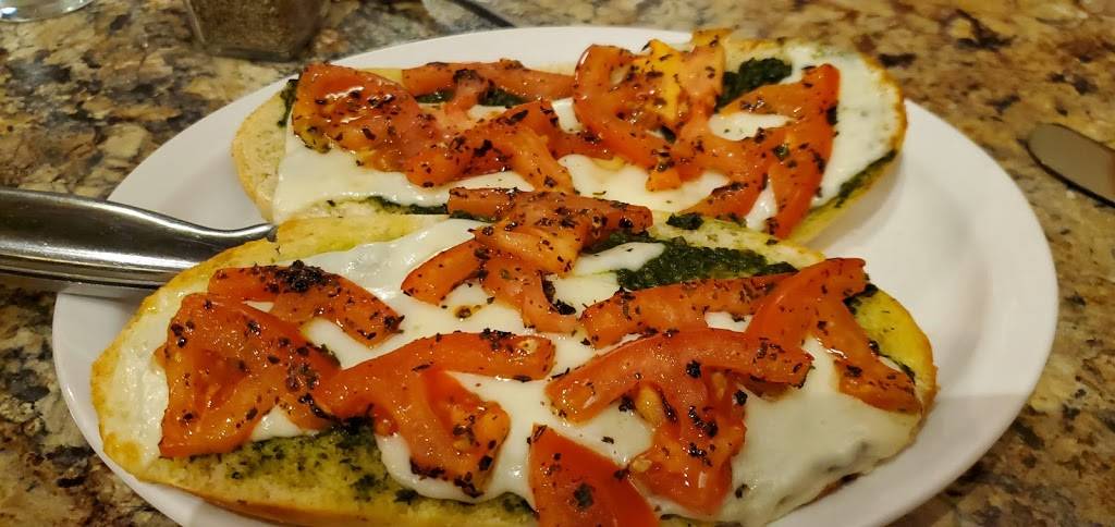 Geppettos Italian Restaurant | restaurant | 616 Lancaster Dr NE, Salem, OR 97301, USA | 5033781271 OR +1 503-378-1271