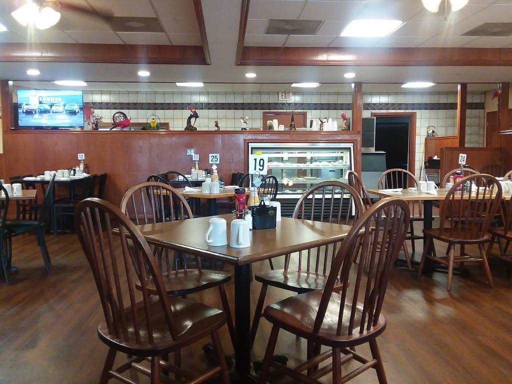 Pollys Restaurant | restaurant | 15 S Stanley Rd, Cottage Hills, IL 62018, USA | 6182518511 OR +1 618-251-8511