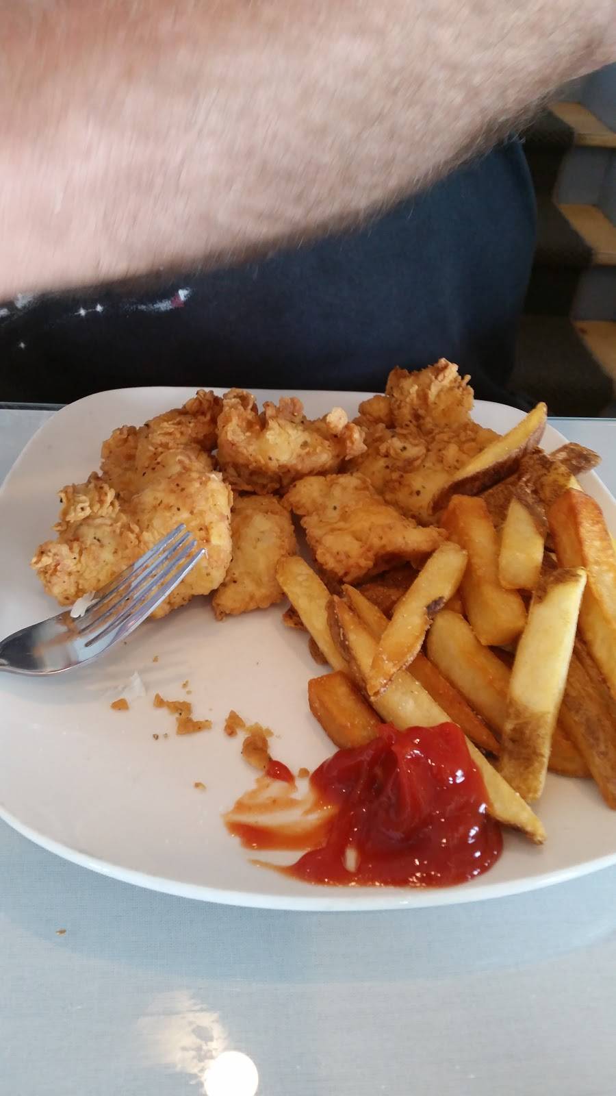 Edgewater Grille | restaurant | 1 E Water St, Newburgh, IN 47630, USA | 8128582443 OR +1 812-858-2443