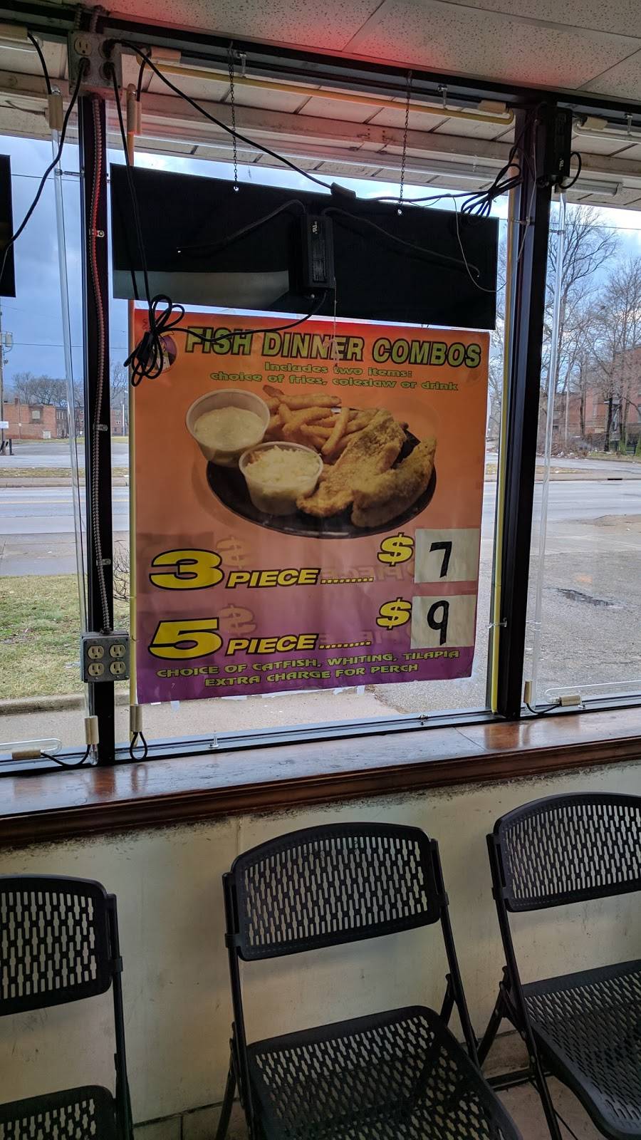 Manhattan Fish & Chicken | restaurant | 2575 E 55th St, Cleveland, OH 44104, USA | 2164260200 OR +1 216-426-0200