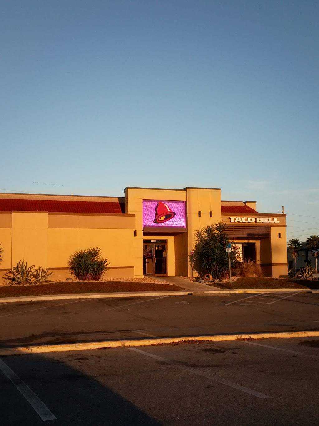 Taco Bell | meal takeaway | 1901 McCall Rd S, Englewood, FL 34223, USA | 9414731090 OR +1 941-473-1090