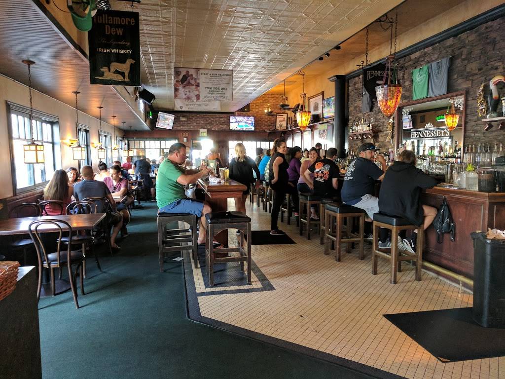 Hennesseys Grill | restaurant | 143 Main St, Seal Beach, CA 90740, USA | 5625986456 OR +1 562-598-6456