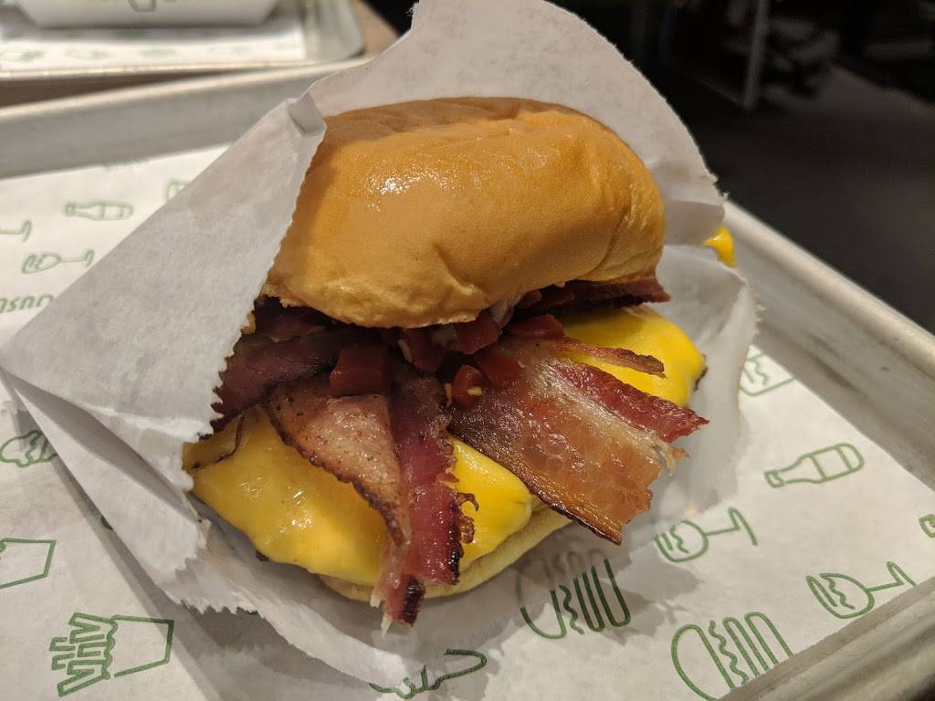 Shake Shack | restaurant | 1400 14th St NW, Washington, DC 20005, USA | 2026020493 OR +1 202-602-0493