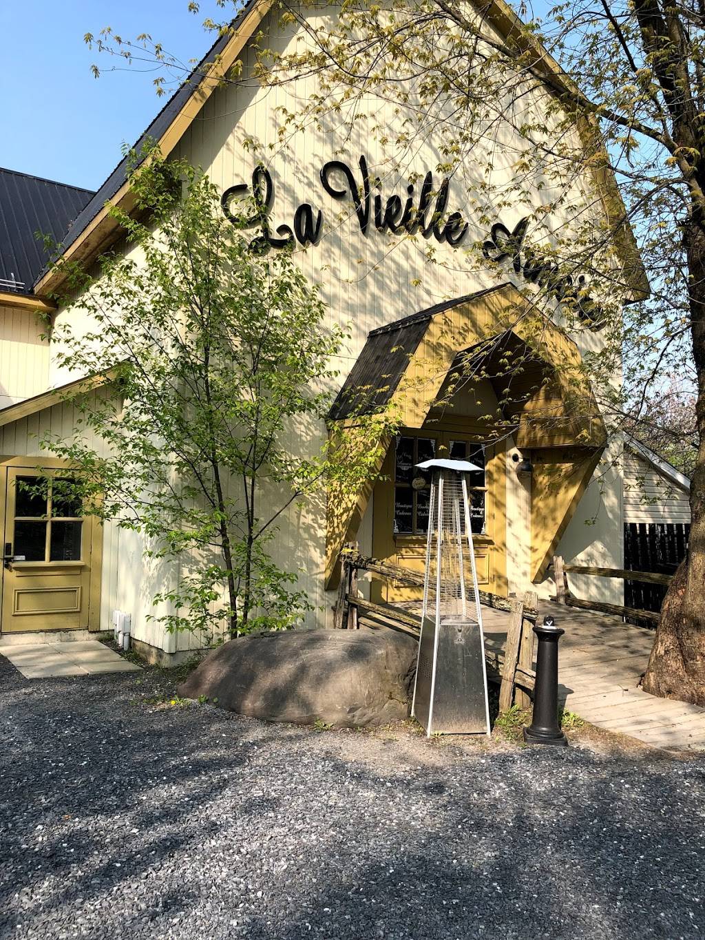 Restaurant La Vieille Tablée | restaurant | 437, 6em Avenue Nord, Saint-Georges, QC G5Y 7Y5, Canada | 4182220234 OR +1 418-222-0234