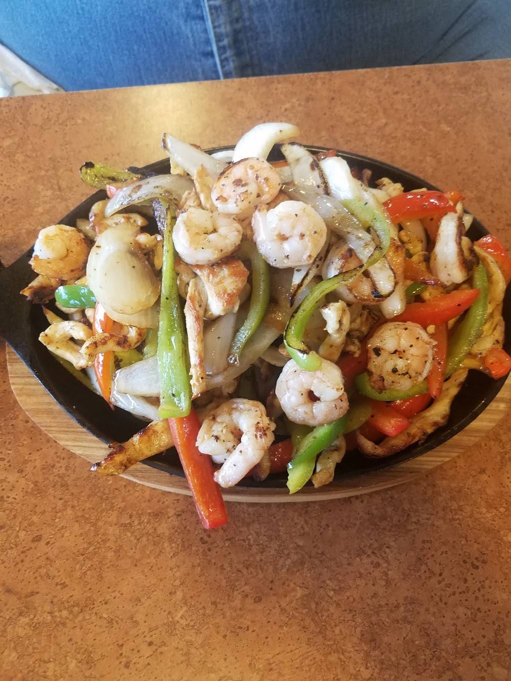 Gladys Restaurante Salvadoreño | restaurant | 1423 S Country Club Dr, Mesa, AZ 85210, USA | 4806492541 OR +1 480-649-2541